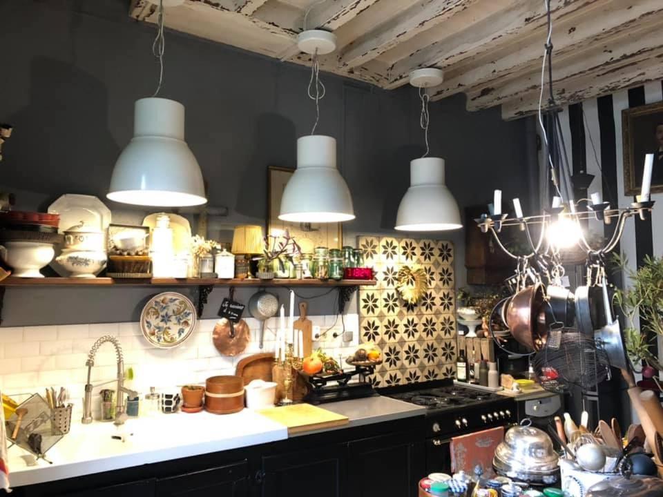 Maison d'hôtes les volets verts et sa brocante Ecueille Exterior foto