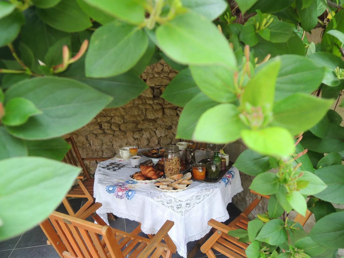 Maison d'hôtes les volets verts et sa brocante Ecueille Exterior foto